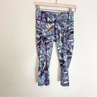 Lululemon Athletica Cropped Workout Leggings Woman's size 4 Multicolor